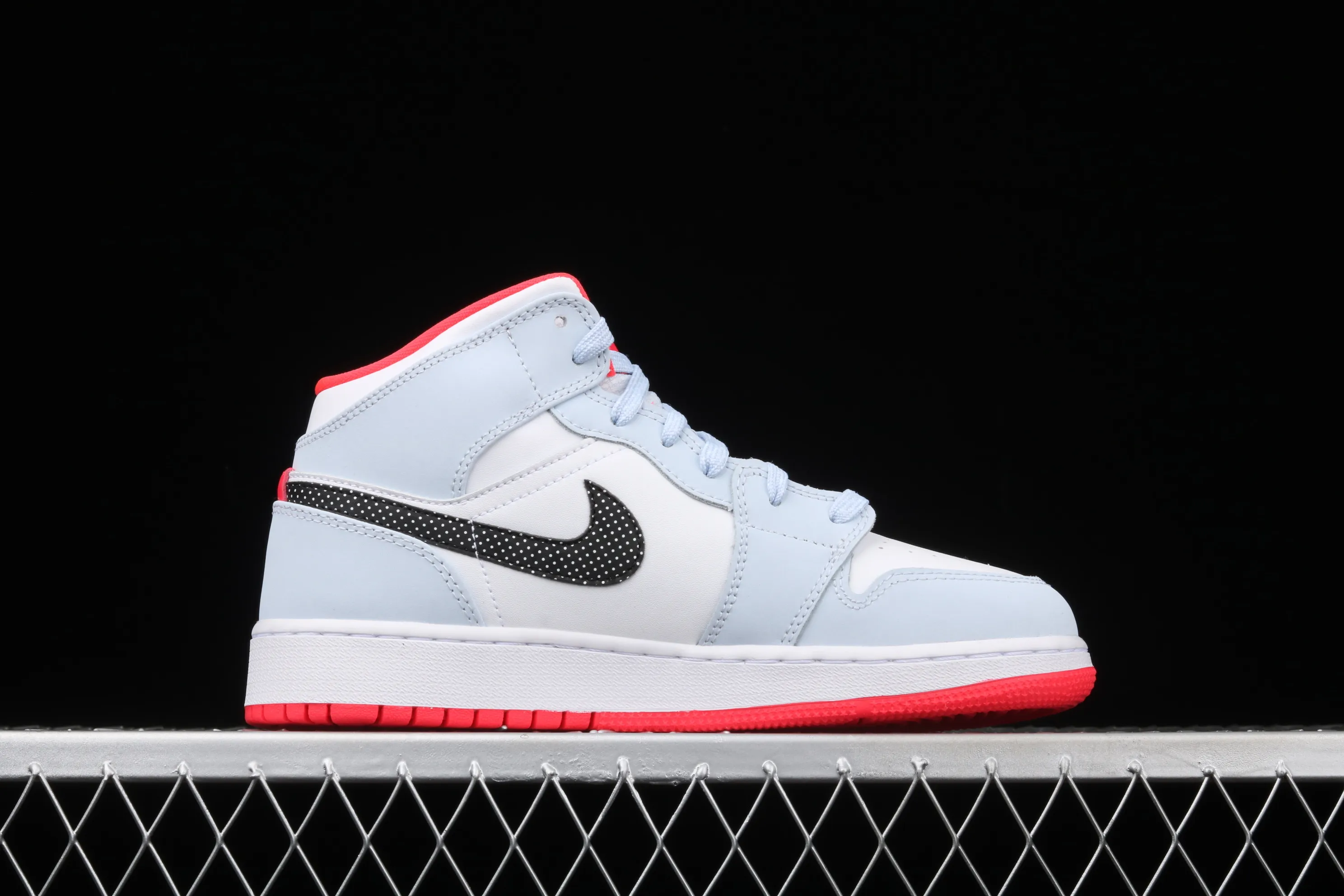 All categories Air Jordan Jordan series basketball shoes Air Jordan 1 Mid Air Jordan 1 Mid AJ1 Joe 1 snowflake ice blue color mid-top basketball shoes 555112-400